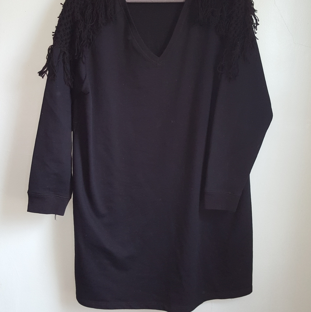 Black v-neck dress with crochet/fringe arms - Picture 3 of 5